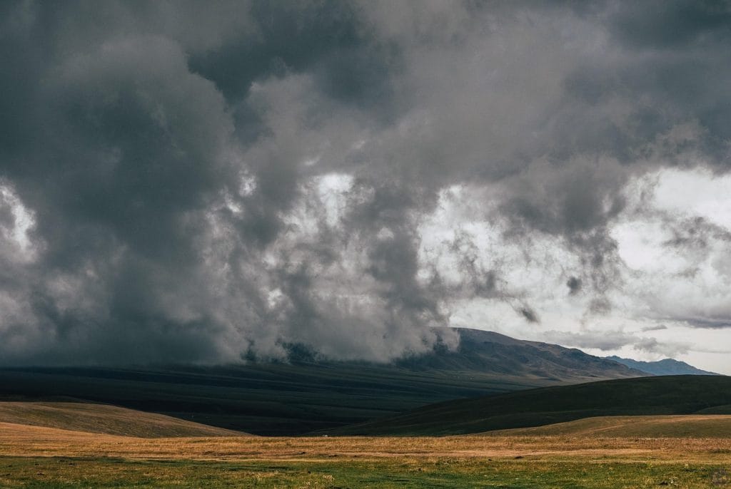 stay informed about tropical storms with our comprehensive guide. learn about their formation, potential impact, safety tips, and how to prepare for severe weather. be prepared and stay safe during hurricane season.
