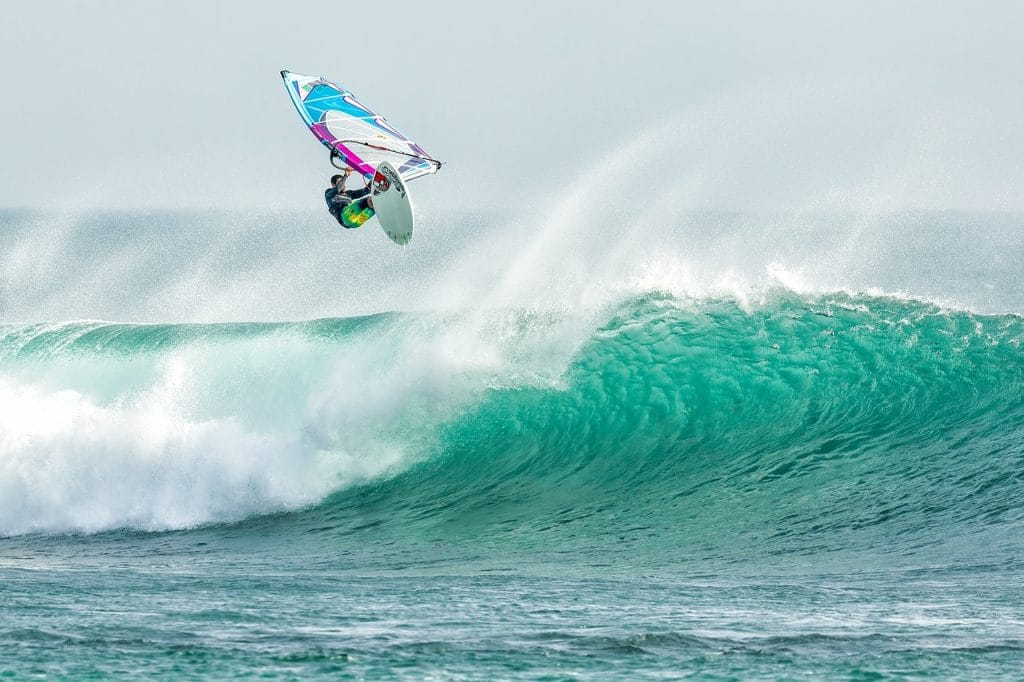 discover the thrill of surfing, from mastering the waves to exploring the best beaches around the world. join a community of wave enthusiasts and enhance your skills with our expert tips and guides.