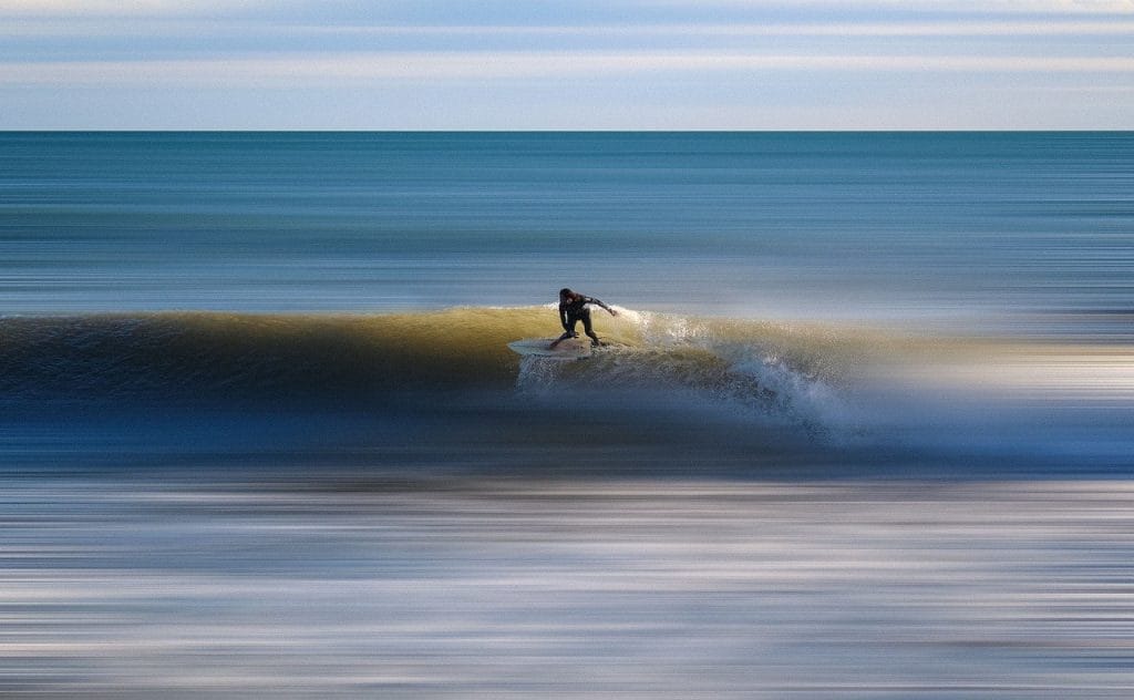 discover the thrill of surfing with our comprehensive guide. explore techniques, gear recommendations, and the best surf spots around the world to catch the perfect wave.