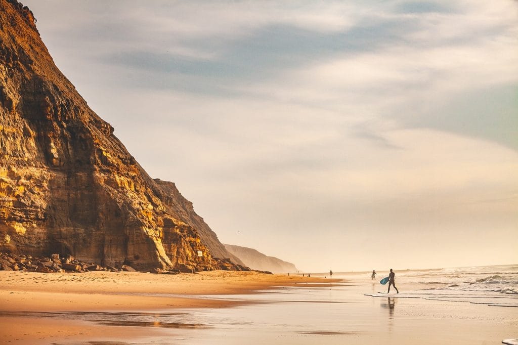 découvrez l'univers fascinant du surf : techniques, conseils pour débutants, destinations incontournables, et les meilleures planches pour profiter des vagues. plongez dans cette passion nautique et vivez des moments inoubliables sur la mer.