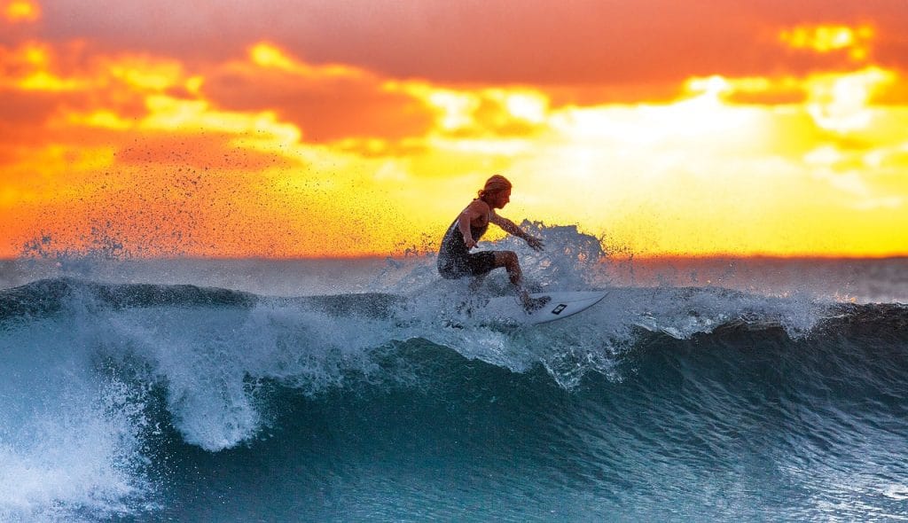 découvrez le monde passionnant du surf, un sport aquatique captivant qui allie adrénaline, liberté et connexion avec la nature. que vous soyez débutant ou surfeur expérimenté, explorez les meilleures plages, les techniques essentielles et les conseils pour profiter pleinement de chaque vague.