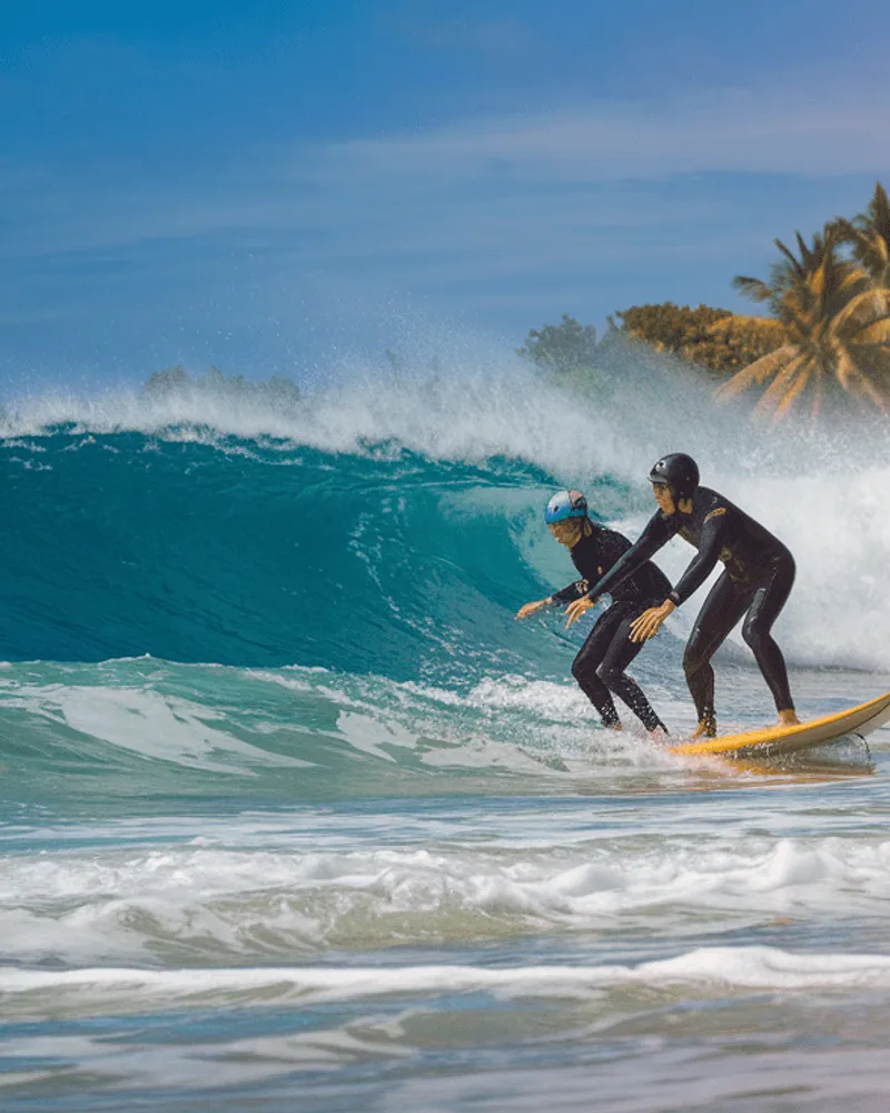 École de surf — Surf Guadeloupe : Votre guide complet pour débuter dans les vagues caribéennes